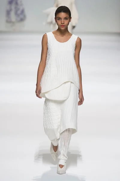 Look 2